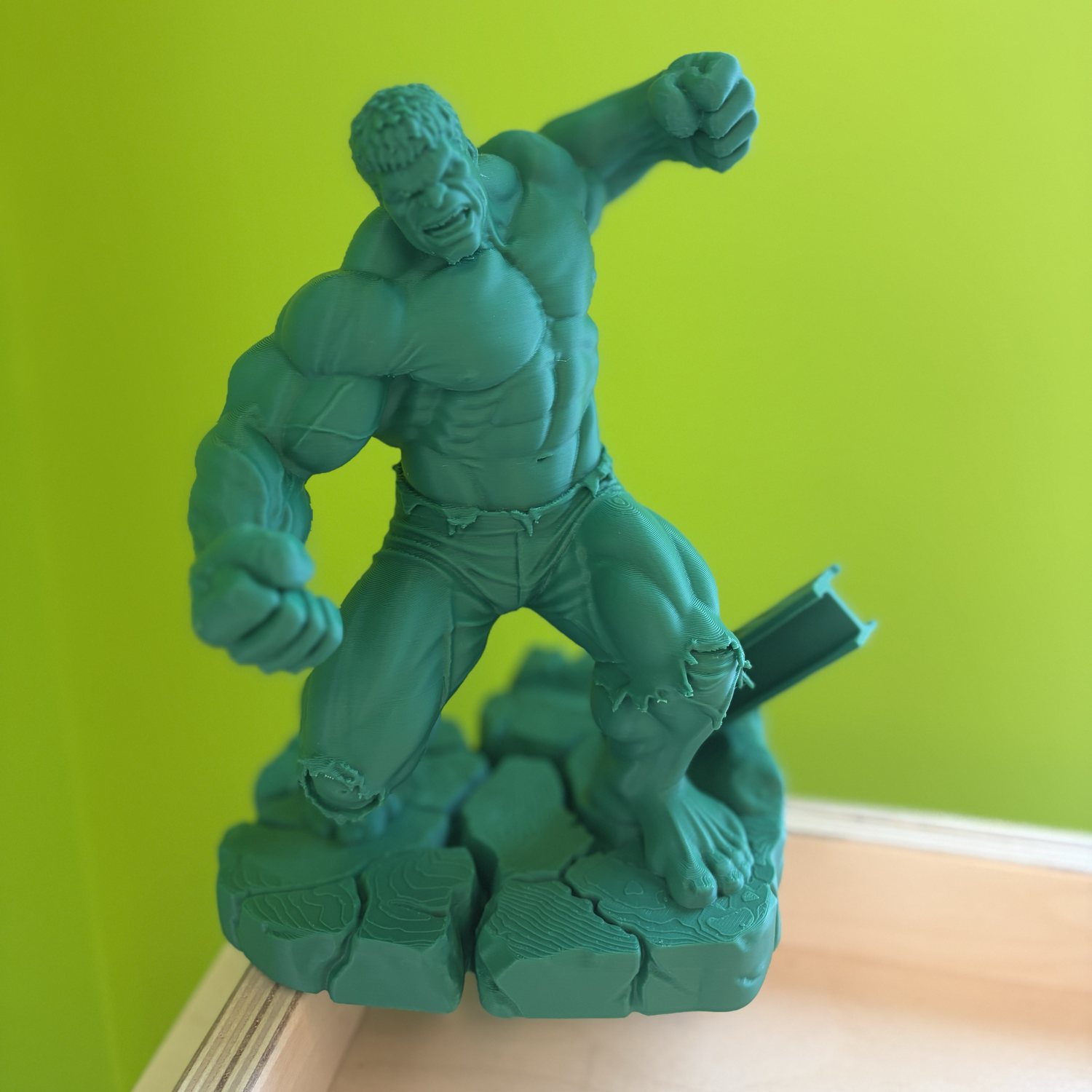 Hulk Smash Display Statue - front